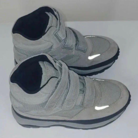 L.L Bean Woman’s Tan Snow Sneakers Boots Hook and Loop Size 5 - Picture 1 of 5